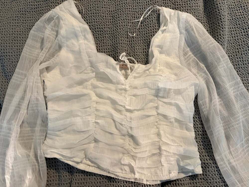 Mia A White Ruched Long Sleeve Crop Top Blouse Size L - Picture 2 of 4